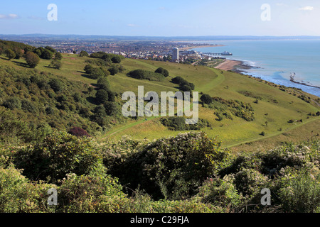 Blick auf Eastbourne Stadt von den South Downs Way, Beachy Head South Downs National Park, Sussex, England, UK Stockfoto