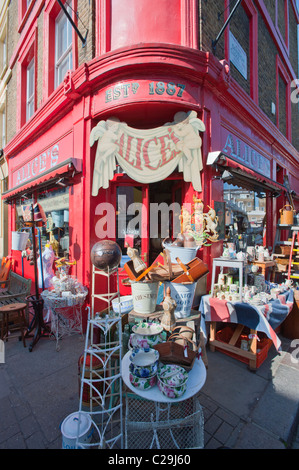 Ein Geschäft namens Alice und auf der Portobello Road in London, England, UK. Stockfoto