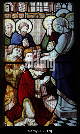 Ein Glasfenster von Burlison und Grylls Darstellung, die Auswahl der zusätzlichen Jünger nach Pfingsten Stockfoto