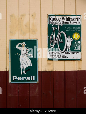 Persil Tin Plated grünen Schild am Ramsbottom Station, Lancashire, UK Stockfoto