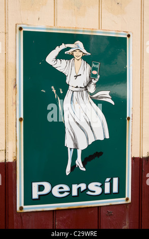 Persil Tin Plated grünen Schild am Ramsbottom Station, Lancashire, UK Stockfoto