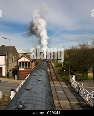 Britische Schiene Standard Class 4 Lokomotive, Nr. 80080 bei der East Lancs Bahn Haltestelle Ramsbottom, Lancashire, UK Stockfoto