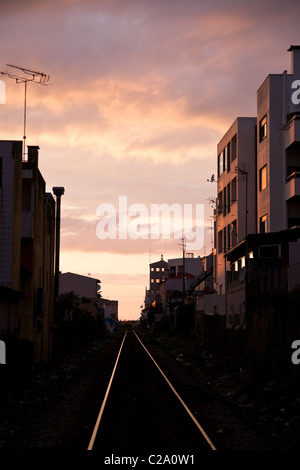 Schienen in Vila Praia de Ancora, Kleinstadt in Portugal Stockfoto