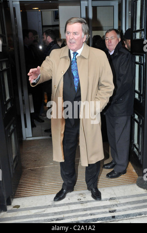 Terry Wogan BBC Radio2 verlassen, nachdem seine letzte je Frühstück zeigen, London, England - 18.12.09 Stockfoto