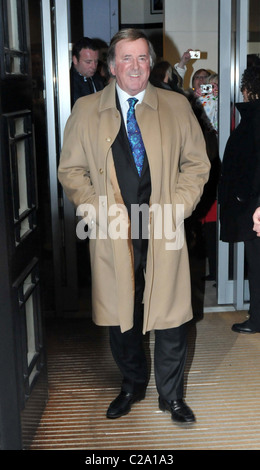 Terry Wogan BBC Radio2 verlassen, nachdem seine letzte je Frühstück zeigen, London, England - 18.12.09 Stockfoto