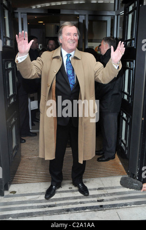 Terry Wogan BBC Radio2 verlassen, nachdem seine letzte je Frühstück zeigen, London, England - 18.12.09 Stockfoto