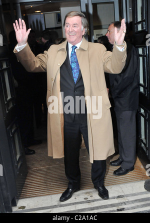 Terry Wogan BBC Radio2 verlassen, nachdem seine letzte je Frühstück zeigen, London, England - 18.12.09 Stockfoto