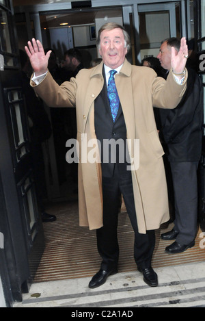 Terry Wogan BBC Radio2 verlassen, nachdem seine letzte je Frühstück zeigen, London, England - 18.12.09 Stockfoto