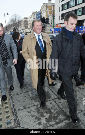 Terry Wogan BBC Radio2 verlassen, nachdem seine letzte je Frühstück zeigen, London, England - 18.12.09 Stockfoto