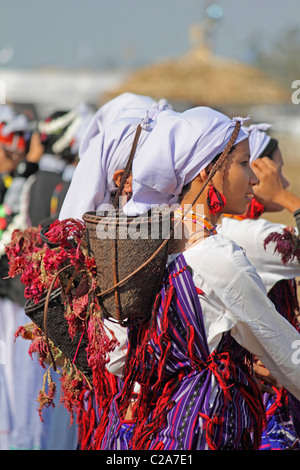 Tangsa Mädchen, Pangwa Stämme im Namdapha Öko-Kultur-Festival, Miao, Arunachal Pradesh, Indien Stockfoto