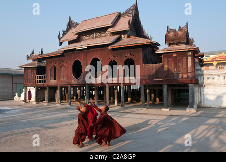 Shwe Yaughwe hölzernen Kloster. Nyaungshwe. In der Nähe von Inle-See. Stockfoto