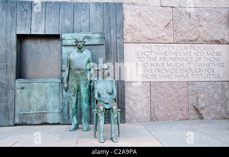 Bronze Statuen von gemeinen Depression-Ära-Mann und Frau am Denkmal für Franklin Delano Roosevelt in Washington, D.C. Stockfoto