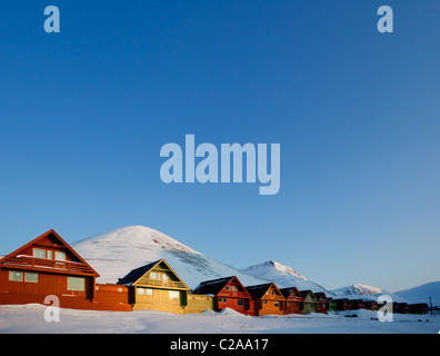 Sonnenuntergang über Longyearbyen, Norwegen, die meisten nördlichen Siedlung der Welt. Stockfoto