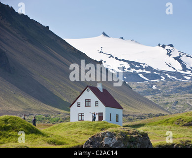 Arnarstapi, Snaefellsjökull-Gletscher im Hintergrund, Snaefellsnes Halbinsel, Island Stockfoto