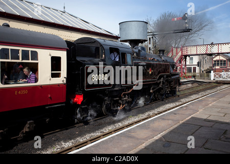 British Rail Standard Klasse 4 tank erhaltene Dampflok, Lok Nr. 80080 auf der East Lancs Eisenbahnen, Bury Bolton Street Station, Lancashire, Großbritannien Stockfoto