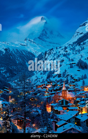 Über Zermatt mit dem Matterhorn über Stockfoto