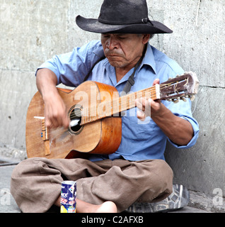 Mexikanische Mann spielt Gitarre am Zocalo-Oaxaca-Stadt-Mexiko Stockfoto