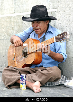 Mexikanische Mann spielt Gitarre am Zocalo-Oaxaca-Stadt-Mexiko Stockfoto