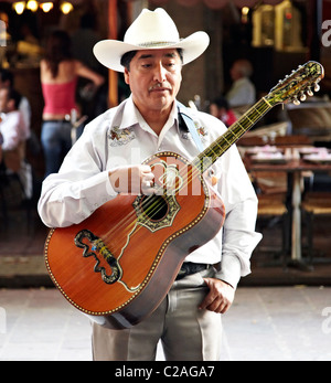 Mexikanische Mann spielt Gitarre am Zocalo-Oaxaca-Stadt-Mexiko Stockfoto