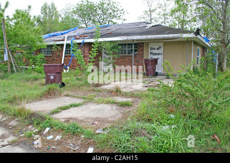 Hurrikan Katrina beschädigt Haus verlassen Chalmette in der Nähe von New Orleans Louisiana Stockfoto