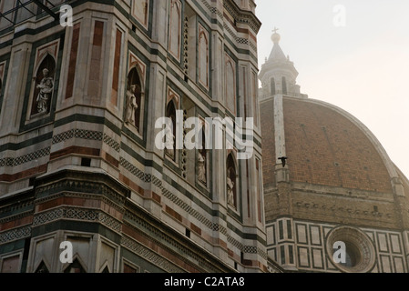 Florenz, Italien, Florenz Kathedrale und Giottos Campanile an einem nebligen Tag Stockfoto