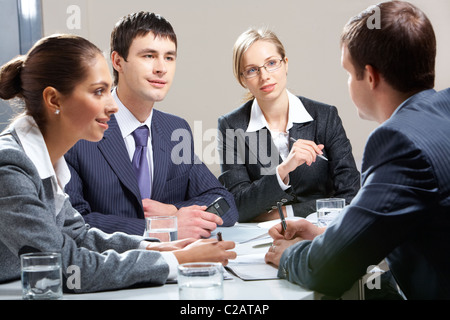 Porträt des Business Teams interviewen Mann Stockfoto