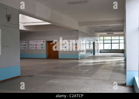 Leere Schule Flur Stockfoto