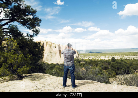 Touristen fotografieren El Morro National Monument, New Mexico, USA Stockfoto