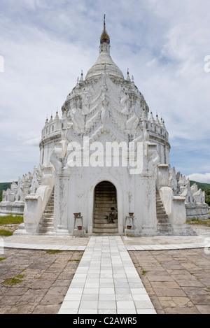 Mingun, Myanmar, Hsinphyumae (Myatheindan) Pagode Stockfoto