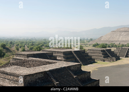 Mexiko, Teotihuacan, Straße der Toten gesehen von der Pyramide des Mondes Stockfoto