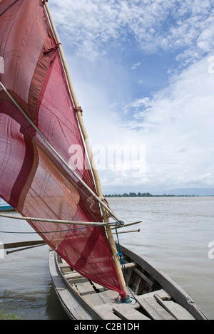 Myanmar, Segelboot am Ayeyarwady Fluss Stockfoto