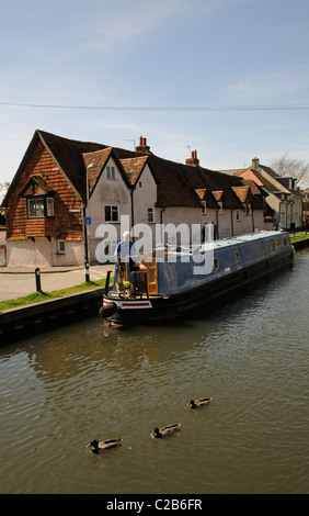 Bootsfahrten entlang der Kennet & Avon Canal bei Newbury Berkshire England UK Stockfoto