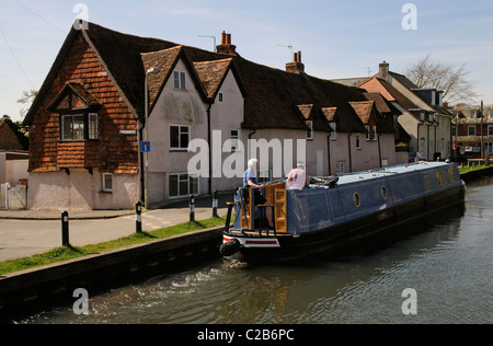 Bootsfahrten entlang der Kennet & Avon Canal bei Newbury Berkshire England UK Stockfoto