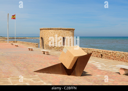 Torre De La Mata Wachturm am Plaza Del Embarcadero in Torrevieja, Alicante, Spanien. Stockfoto