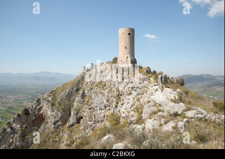 St. Thomas von Aquin (Tommaso d ' Aquino) restaurierten Turm mit Familie Burgruinen in Roccasecca. Stockfoto