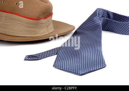 Stillleben mit Hut und Krawatte. Stockfoto