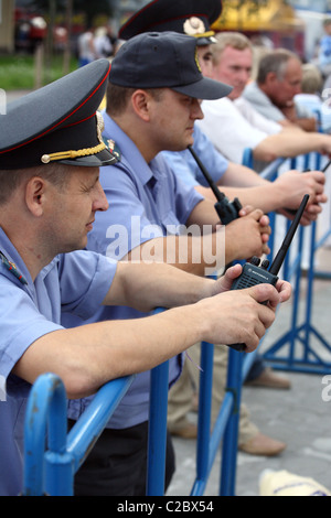 Milizionäre bei einer Großveranstaltung, Grodno, Belarus Stockfoto