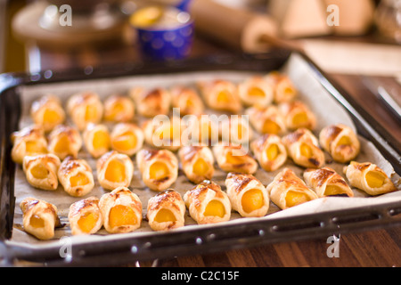 warmen Croissant auf Platte Stockfoto