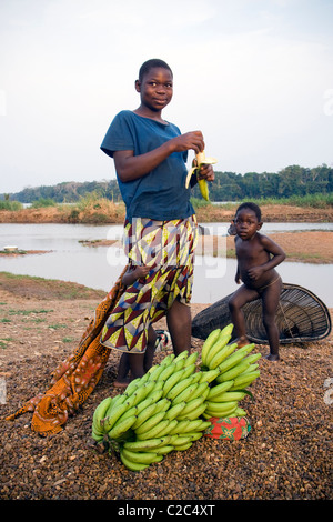 Pygmäen, Betou, Ubangi Fluß, Republik Kongo Stockfoto