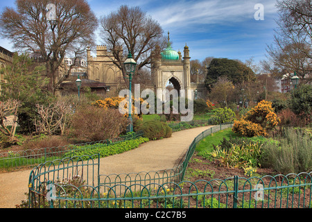 Sommertag, Blick auf die Gärten an der Brighton Pavilion, Brighton City, Brighton & Hove, Sussex, England, UK Stockfoto