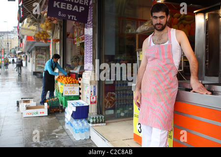 Tuerkei - Istanbul, 28 / 09 / 2008, Straßenhändler Snack spät in die Nacht arabische männlich spät Stockfoto