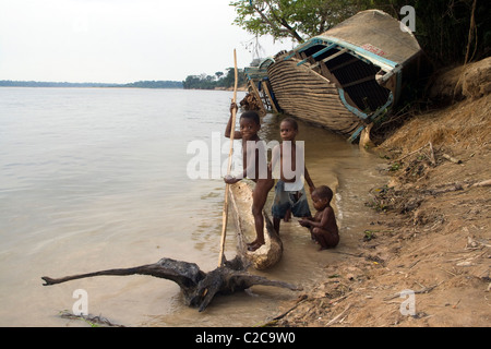 Einbaum, Betou, Ubangi Fluß, Republik Kongo Stockfoto