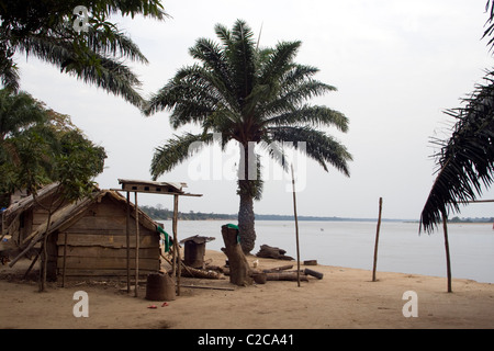 Ein Dorf in der Nähe von Betou, Ubangi Fluß, Republik Kongo Stockfoto