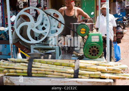 Straßenleben in Calangute Hautpstraße Goa, Indien Stockfoto