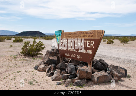 Kalifornien. Eintrittsschild zum Amboy Crater National Natural Landmark in der Nähe von Barstow. Stockfoto