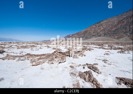 Kalifornien. Salzsee in der Nähe von Badwater Basin, Death Valley National Park. Stockfoto