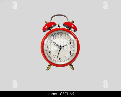 Alte Uhr rot auf weißem Hintergrund Stockfoto