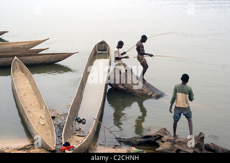 Fischer, Betou, Ubangi Fluß, Republik Kongo Stockfoto