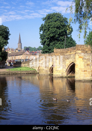 Straßenbrücke über den Fluss Wye in Bakewell Stockfoto