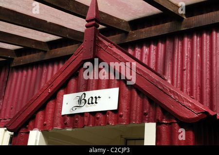 Eingang an der Bar des Tafarn Sinc Rosenstrauch Preseli Hills Pembrokeshire Wales Cymru UK GB Stockfoto